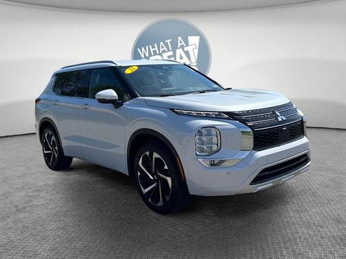 Diamond White 2022 Mitsubishi Outlander SEL