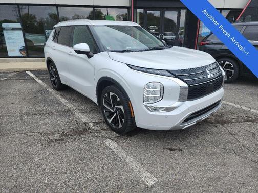 Diamond White 2022 Mitsubishi Outlander SEL