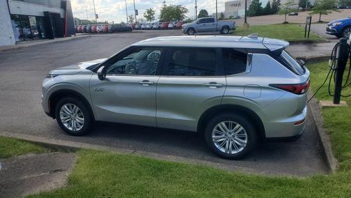 Alloy Silver Metallic 2025 Mitsubishi Outlander PHEV ES