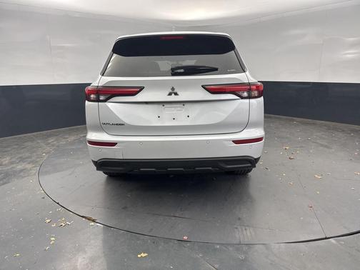 2022 Mitsubishi Outlander ES