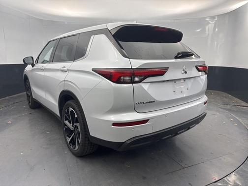 2022 Mitsubishi Outlander ES