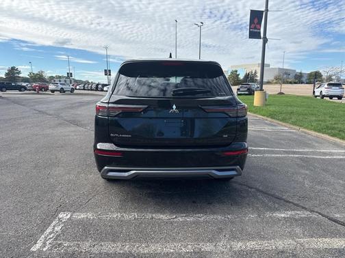 2025 Mitsubishi Outlander SE