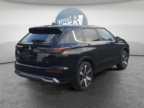 Black 2026 Mitsubishi Outlander SE