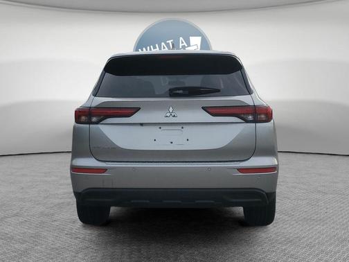 Alloy Silver Metallic 2022 Mitsubishi Outlander ES