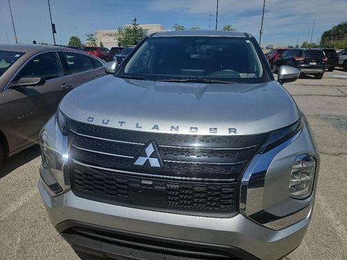 Alloy Silver Metallic 2022 Mitsubishi Outlander ES