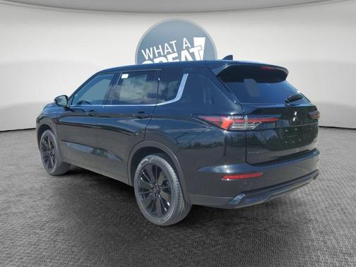 Black Diamond 2026 Mitsubishi Outlander LE