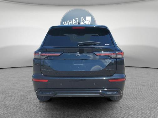 Black Diamond 2026 Mitsubishi Outlander LE