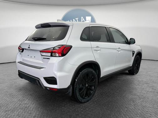 White Diamond 2026 Mitsubishi Outlander Sport 2.0 LE
