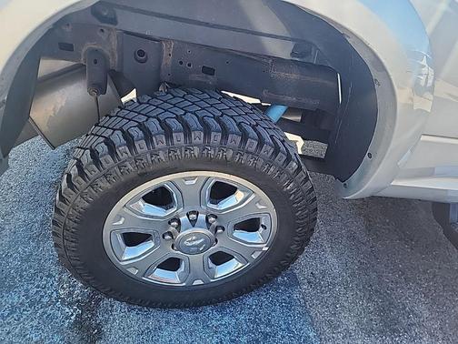 Bright Silver Clearcoat Metallic 2018 RAM 2500 SLT