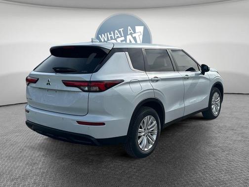 2022 Mitsubishi Outlander ES