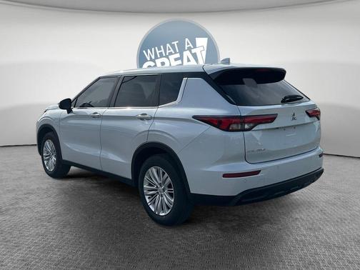 2022 Mitsubishi Outlander ES