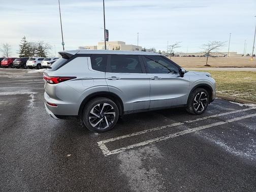 2022 Mitsubishi Outlander SE
