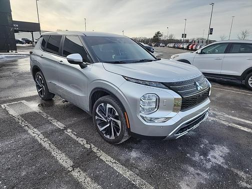 2022 Mitsubishi Outlander SE