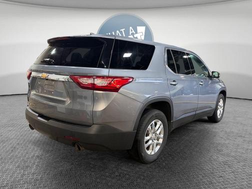 Satin Steel Metallic 2021 Chevrolet Traverse LS