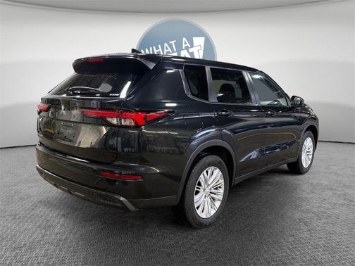 2023 Mitsubishi Outlander ES