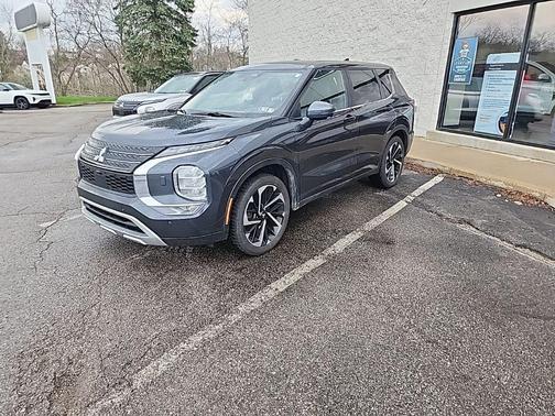 Graphite Gray 2024 Mitsubishi Outlander SE