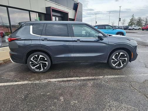 Graphite Gray 2024 Mitsubishi Outlander SE