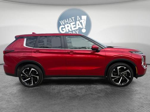 Diamond Red 2024 Mitsubishi Outlander SE