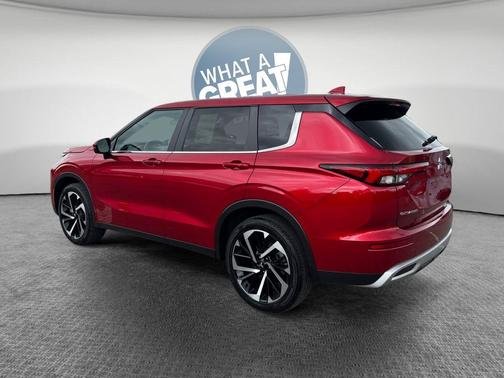 Diamond Red 2024 Mitsubishi Outlander SE