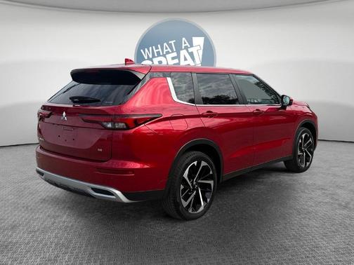 Diamond Red 2024 Mitsubishi Outlander SE