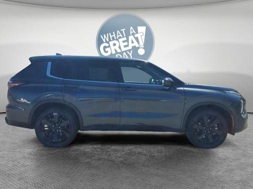 Graphite Gray 2026 Mitsubishi Outlander LE