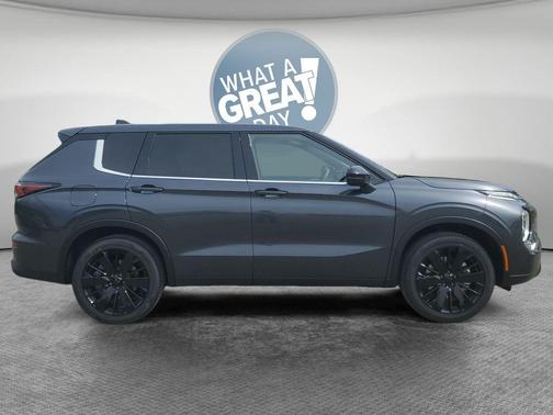 Graphite Gray 2026 Mitsubishi Outlander LE