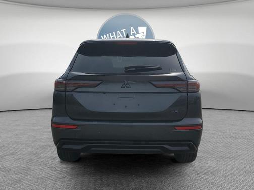 Graphite Gray 2026 Mitsubishi Outlander LE