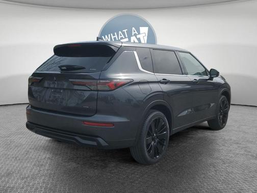 Graphite Gray 2026 Mitsubishi Outlander LE