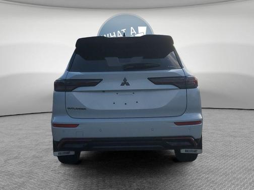 White Diamond / Black 2026 Mitsubishi Outlander Ralliart