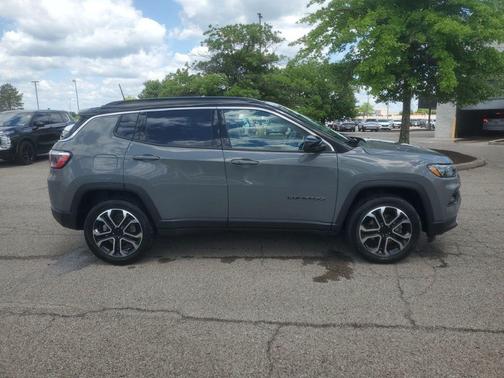 Sting Gray Clearcoat 2022 Jeep Compass Limited
