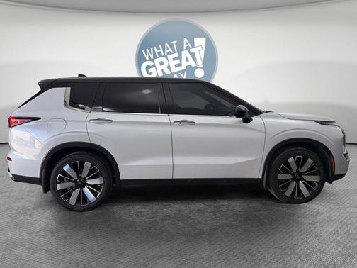 White Diamond 2022 Mitsubishi Outlander