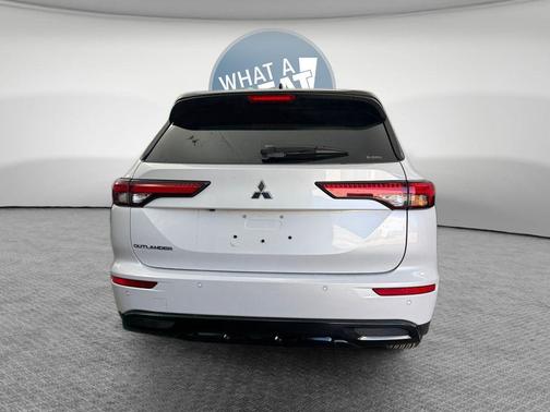 White Diamond 2022 Mitsubishi Outlander