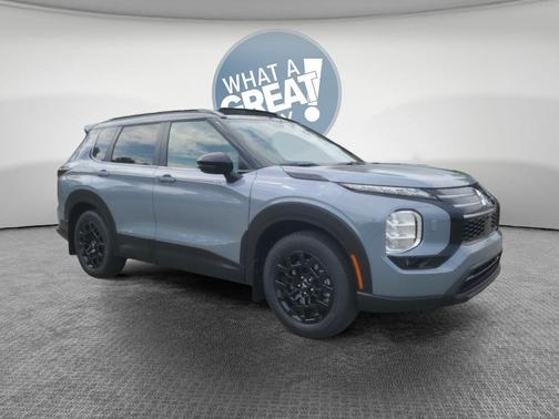 Moonstone Gray Metallic 2026 Mitsubishi Outlander Trail Edition