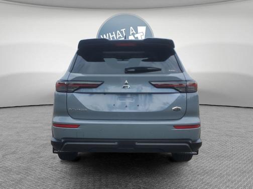 Moonstone Gray Metallic 2026 Mitsubishi Outlander Trail Edition