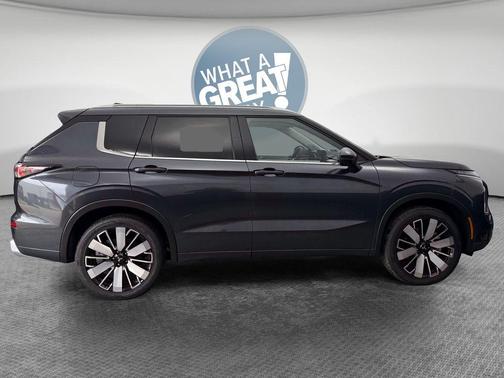 Graphite Gray 2026 Mitsubishi Outlander SEL