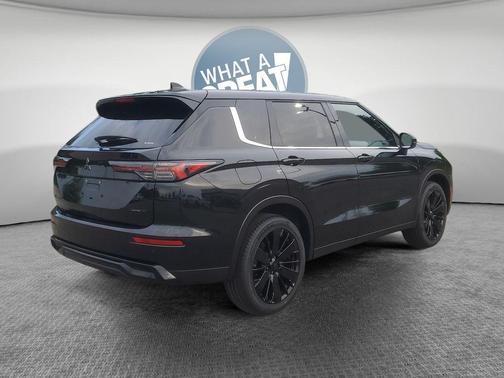 Black Diamond 2026 Mitsubishi Outlander LE