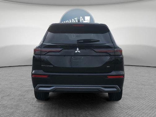 Black Diamond 2026 Mitsubishi Outlander SE