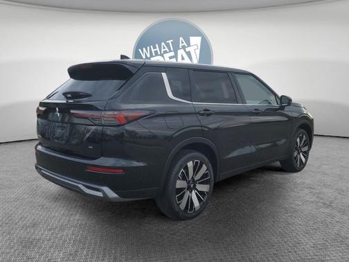 Black Diamond 2026 Mitsubishi Outlander SE