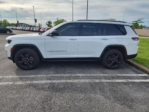 Bright White Clearcoat 2023 Jeep Grand Cherokee L Limited