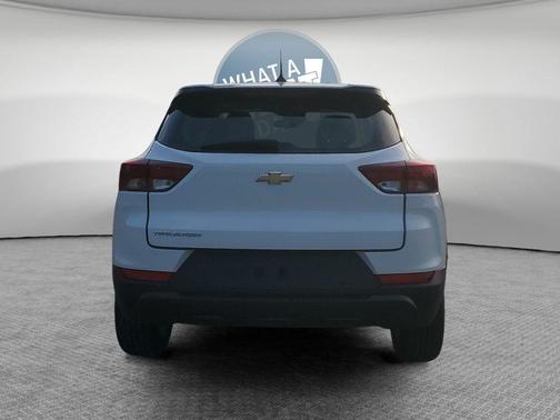 Summit White 2022 Chevrolet Trailblazer LS