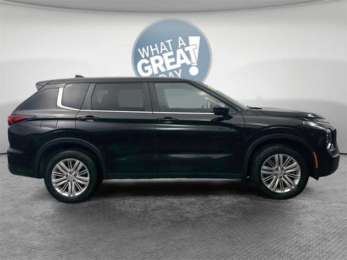 2024 Mitsubishi Outlander ES