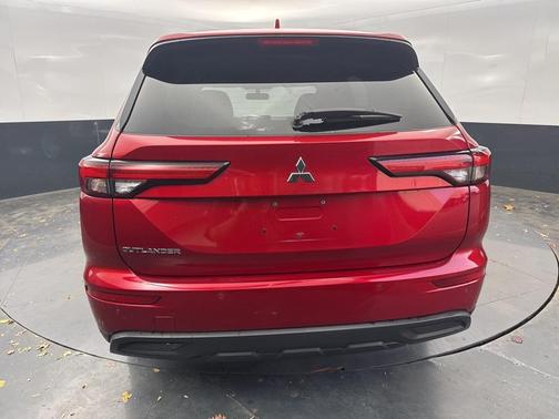2022 Mitsubishi Outlander ES