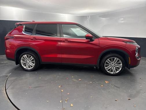 2022 Mitsubishi Outlander ES