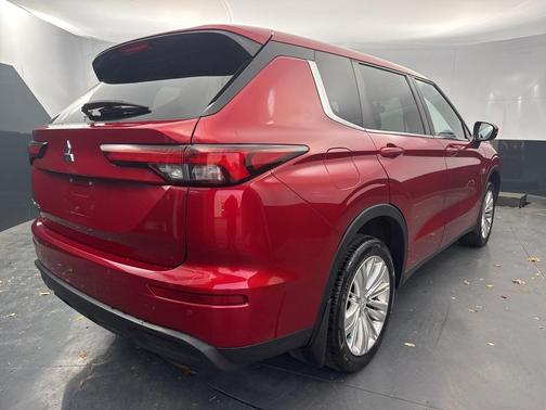 2022 Mitsubishi Outlander ES