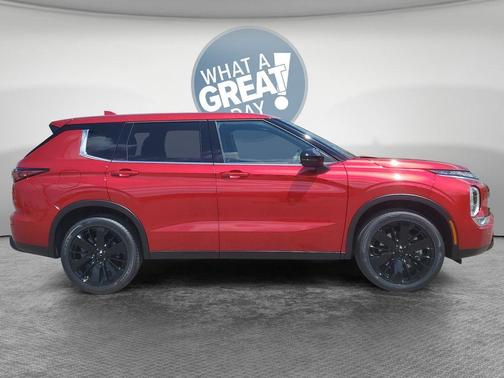 Diamond Red 2026 Mitsubishi Outlander LE