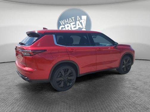Diamond Red 2026 Mitsubishi Outlander LE