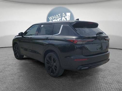 Black Diamond 2026 Mitsubishi Outlander LE