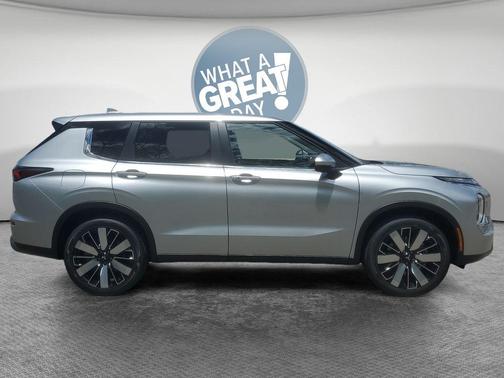 Alloy Silver 2026 Mitsubishi Outlander SE