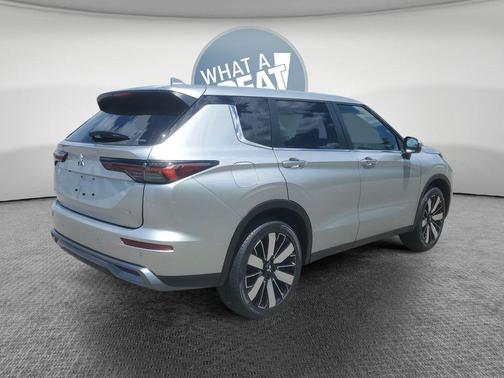 Alloy Silver 2026 Mitsubishi Outlander SE