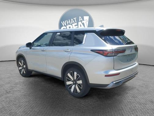 Alloy Silver 2026 Mitsubishi Outlander SE